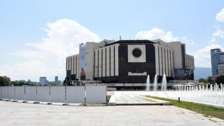 Нарушенията в НДК &ndash; във всяка фаза на ремонта