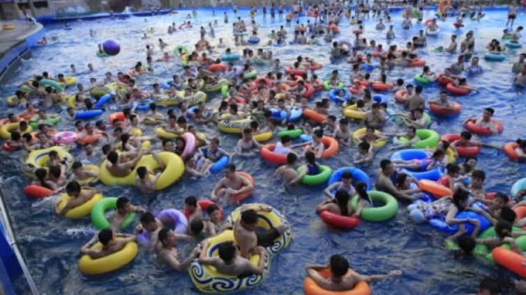 Плажовете ни препълнени? Ами... Вижте това