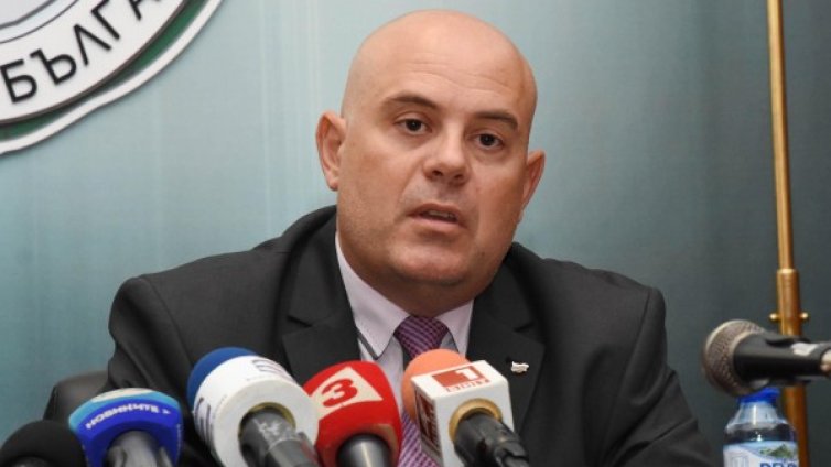 1,5 млрд. от КТБ &ndash; в пликчета, торбички и чувалчета