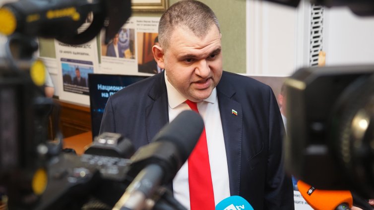 ДПС регистрира листите си с кандидати за народни представители