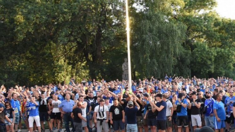 20 маскирани пребили феновете на Левски в "Младост"