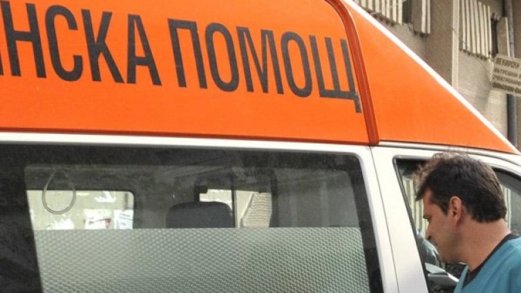 Пътен ад: Трима загинаха при удар на кола в цистерна