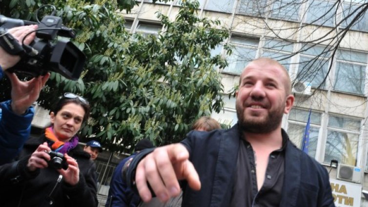 Динко пак на сцената: Черен ще ти направя живота, куче умряло!