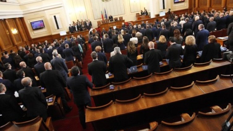 НС поправи гафа с "Наглите", затвори вратичките в закона