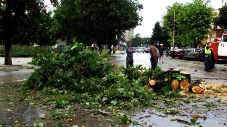 Захлаждането продължава, чакат ни още дъждове