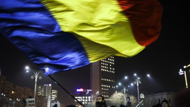 Мрачно полугодие за Румъния. Тръгва ли по стъпките на Гърция?