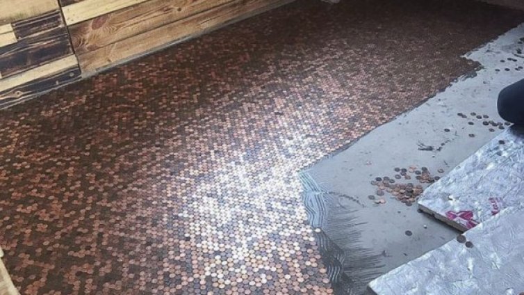 За 700 паунда &ndash; подова настилка от 70 хиляди монети