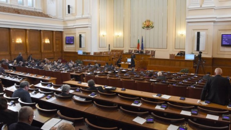 Обиди, заплахи... И край на дебата за НДК в парламента