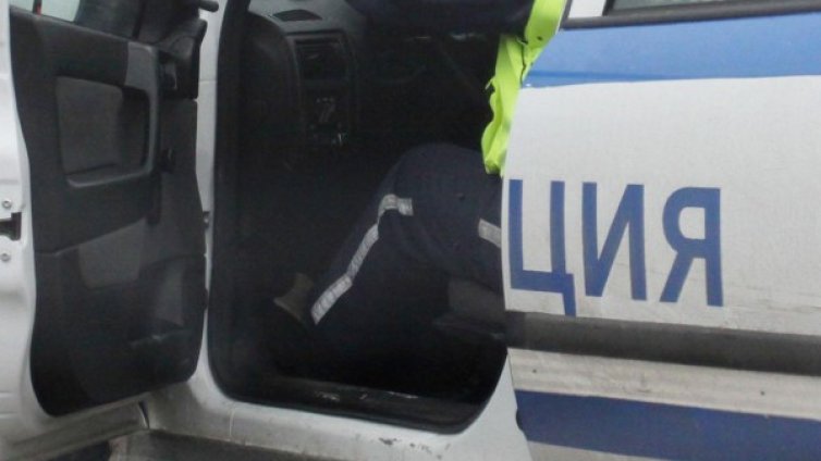 ТИР разсипа пшеница на пътя София - Варна край "Боаза"