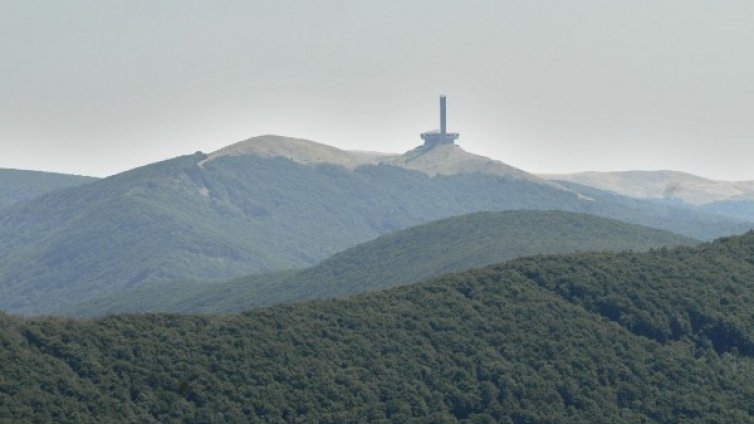 Хиляди социалисти на Бузлуджа, затварят част от прохода Шипка