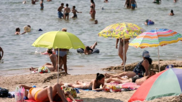 Туристи търсят ли, търсят&hellip; свободната зона в Приморско