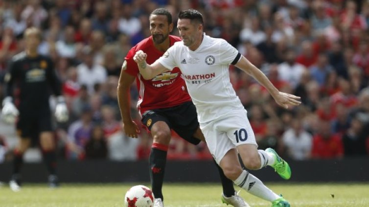 Дружка на Бербатов пое към Индия