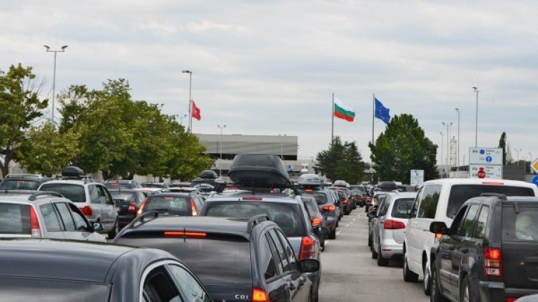 Капъкуле със система за разпознаване на номера на коли 