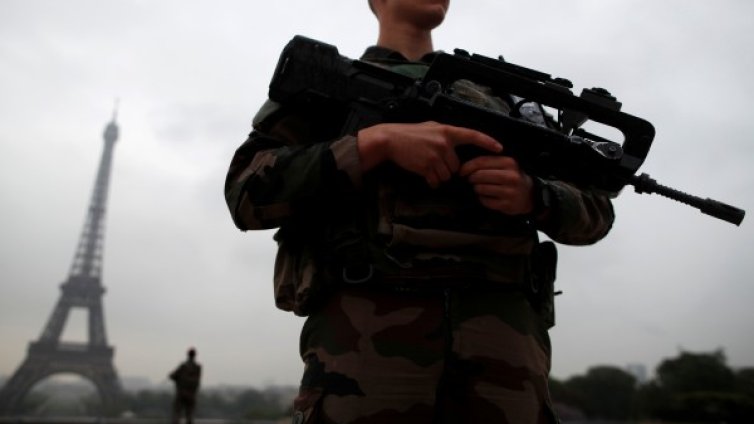 Шестима френски войници ранени след операция в Париж