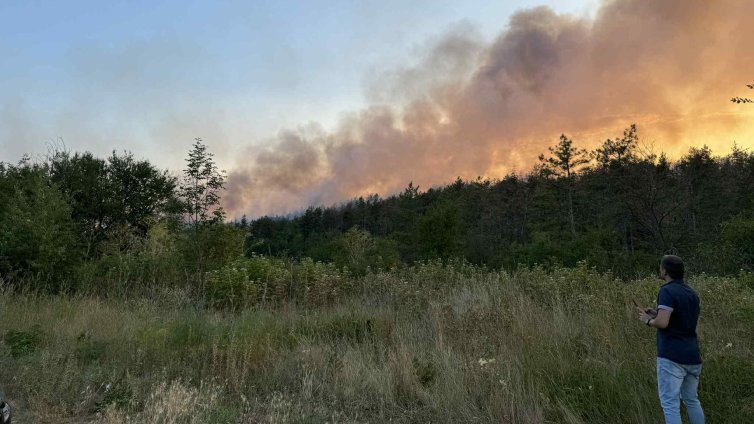 Продължава битката с огъня на много места в страната