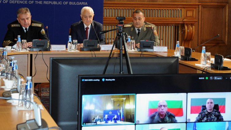 Приблизително 270 военнослужещи участват в операции на НАТО и ЕС
