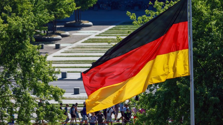 Германскa министърка се е скрила в бункер по време на атака срещу Киев