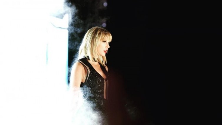 Тейлър Суифт пред Темида, DJ я опипвал продължително