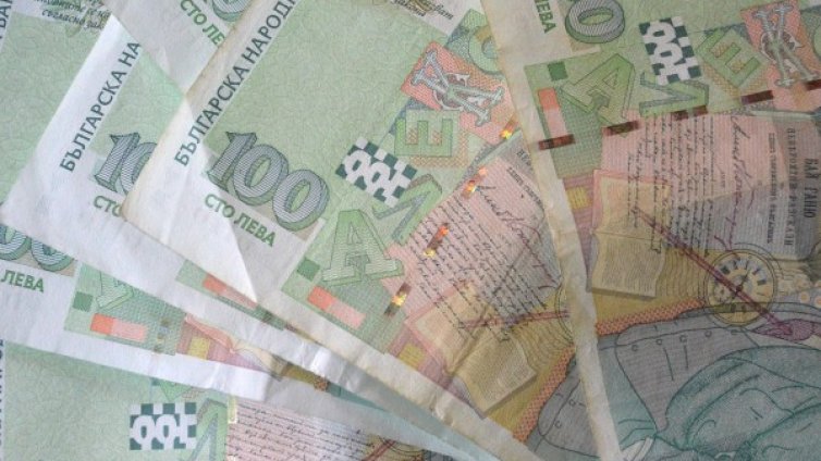 12 бона, евро и злато за ало измамниците в Ловеч