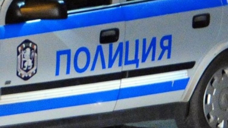 Между блоковете в Перник: Тяло на новородено!