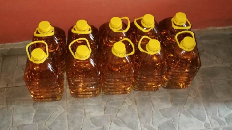 Митничари откриха 67 л менте алкохол в бургаска винарна