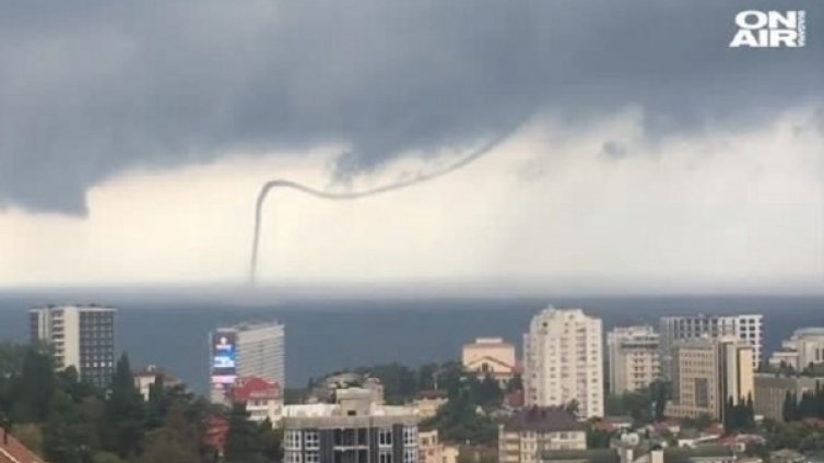 Торнадо в Сочи изплаши летуващите
