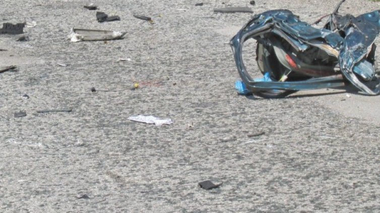 Мъж загина след удар на кола и автобус в Пловдив