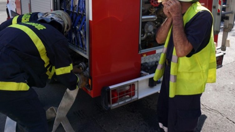 Пожар гори в склад на ул. "Челопешко шосе" в София