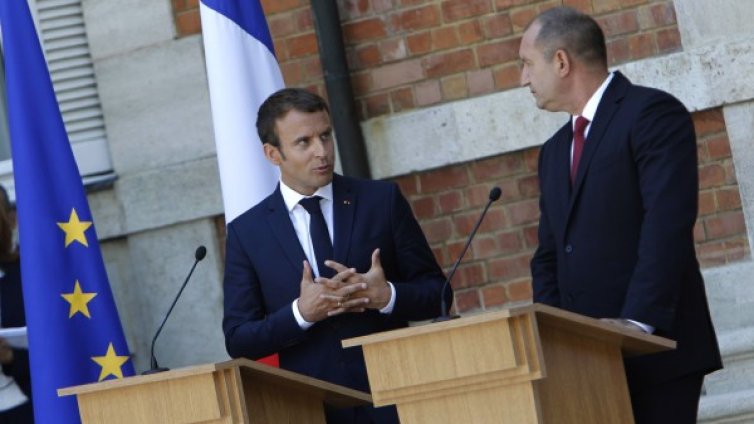 Макрон за България: Между Крим и Турция &ndash; в сърцето на залозите