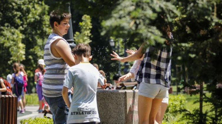Чака ни топъл четвъртък, живакът скача до 31&deg;С
