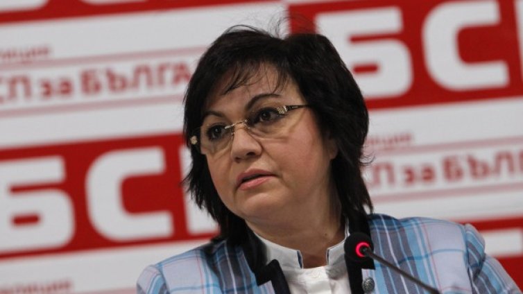 И Нинова скочи на черно-белите учебници: Обида!