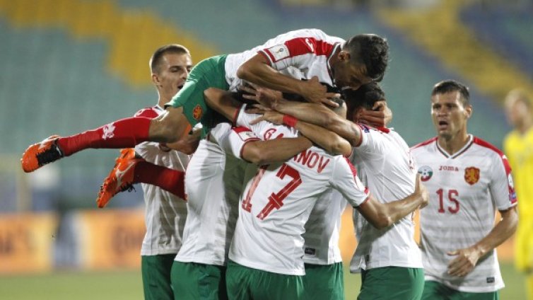 Прокобата падна! Лъвовете сдъвкаха на три  пъти Трите корони