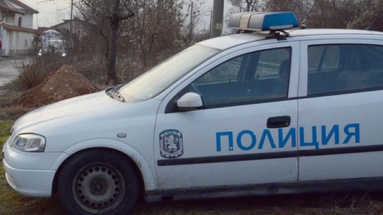 Пиян шофьор с "Голф" се обърна в река Ботуня