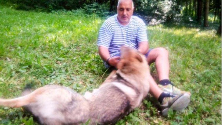 Борисов доволен, поигра си с Бъки в неделния ден