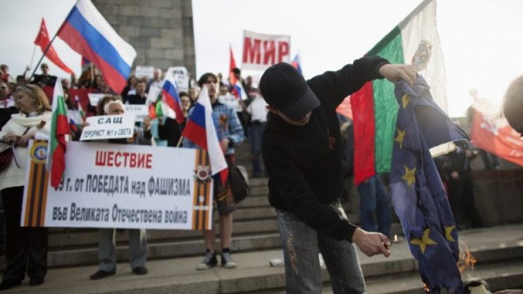 Проруската политика в България вече не чака инструктаж