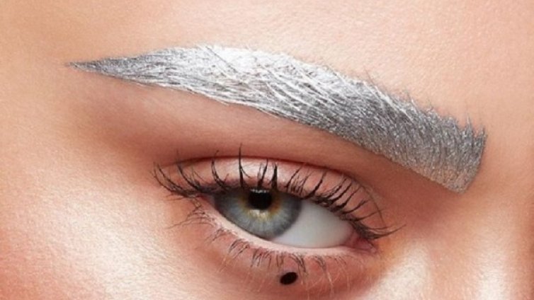 Новата тенденция - златни и сребърни вежди