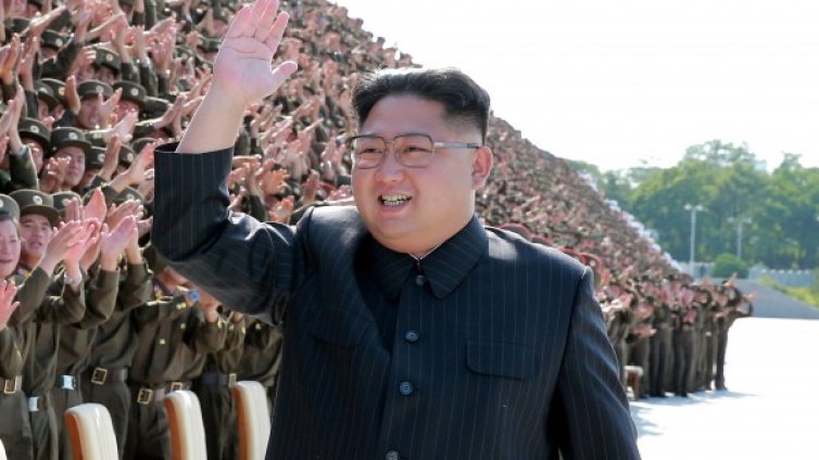 САЩ ритат стола на Ким &ndash; без петрол, без пари...