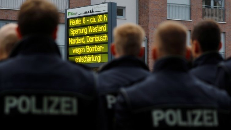 Откриха зловещи списъци с 5000 души-мишени в Германия