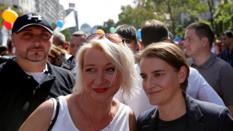 Сръбският премиер и министри - на гей парада в Белград