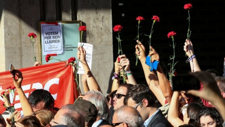 Арестуваха дясната ръка на каталунския президент