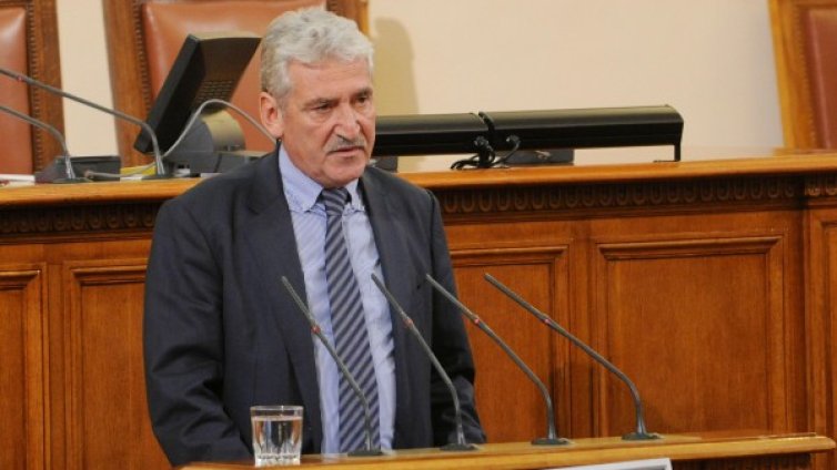 ГЕРБ срещу ДПС: Целувки и сълзи, нови активни борци...  