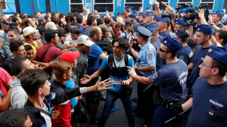 Полша и Унгария твърди за антимигрантската си политика