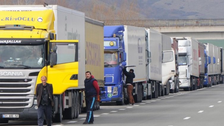 3 км колона на "Дунав мост 2", трафикът към Гърция спокоен