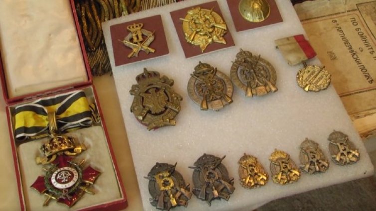 Снимки, ордени, медали... Заралия пази военната ни история