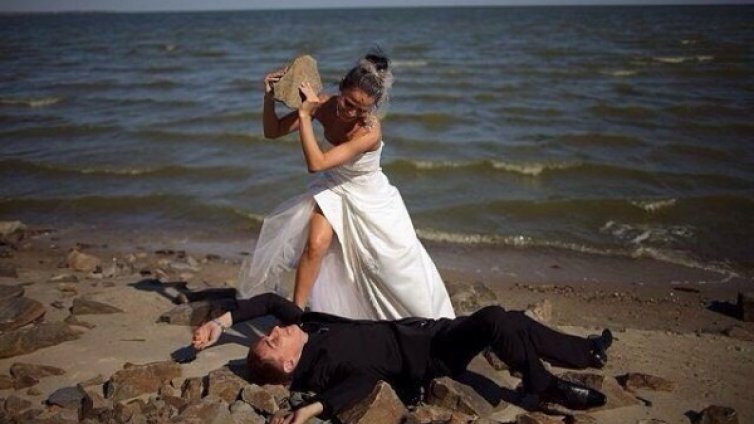 Булка, младоженец, сватба... А снимките &ndash; тотална брадва