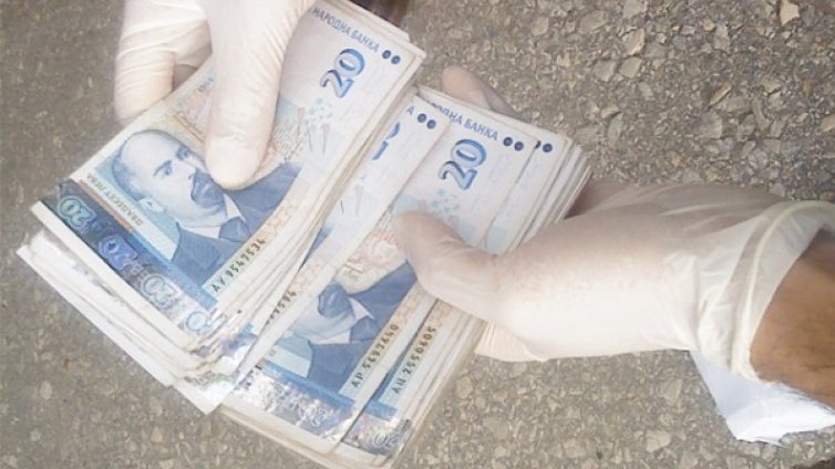 Пенсионери от Пловдив хвърлиха 27 бона през терасите си