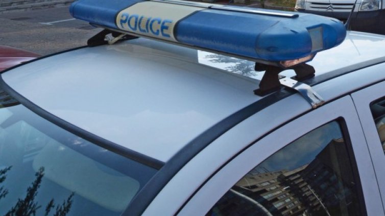 43-годишен без книжка се заби в дърво и загина