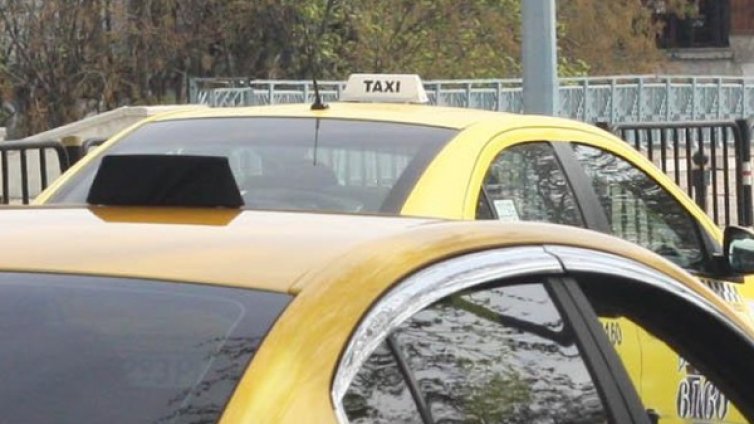 Решено: Разрешителните за таксита се подновяват без изпит!