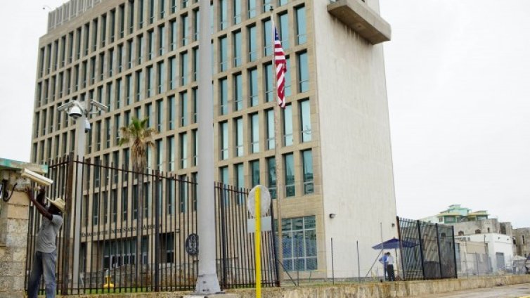 САЩ изтеглят дипломати от Куба заради атаки срещу посолството