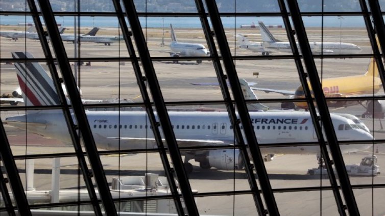 Самолет, летящ от Париж до САЩ, кацна аварийно в Канада